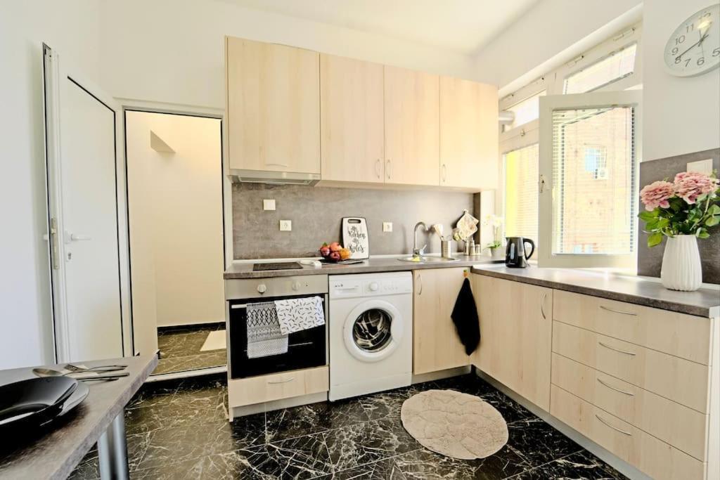 Cozy 1-Bedroom Flat In The Very Center Of صوفيا المظهر الخارجي الصورة
